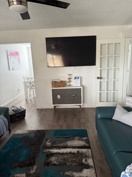 Living Room - 191 NW 17th Ave