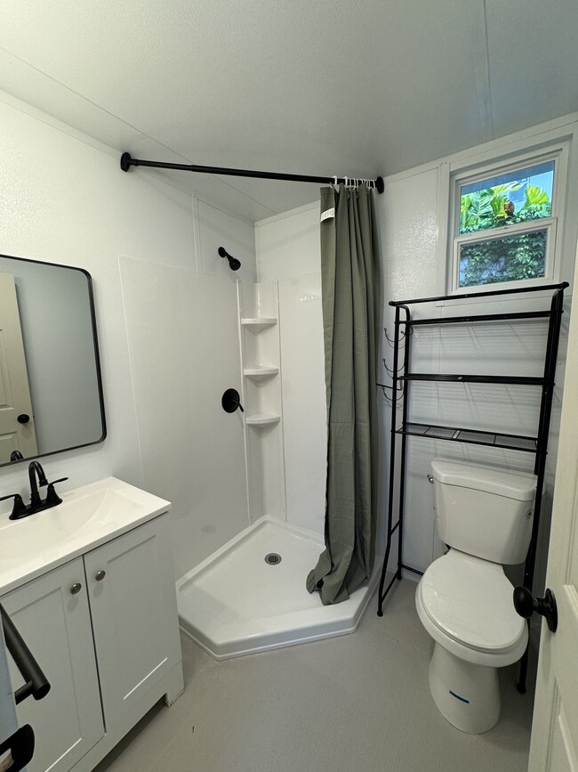 UNIT #4 BATHROOM - 4436 NW 22nd Ct