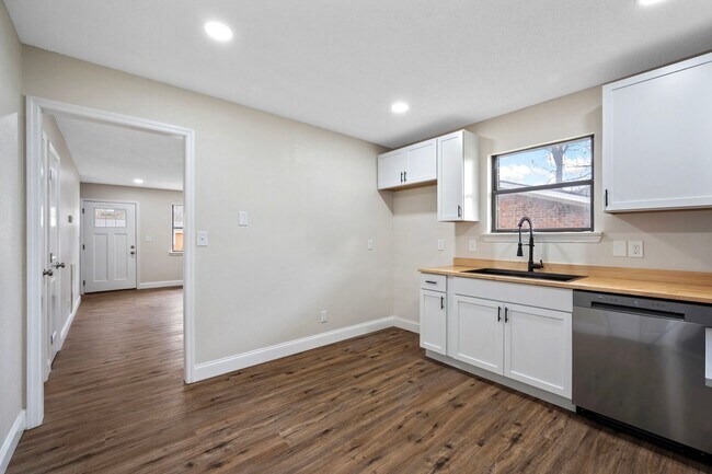 Building Photo - 3334 Gundy Dr