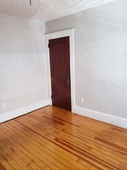 Building Photo - 89 Elmwood Rd