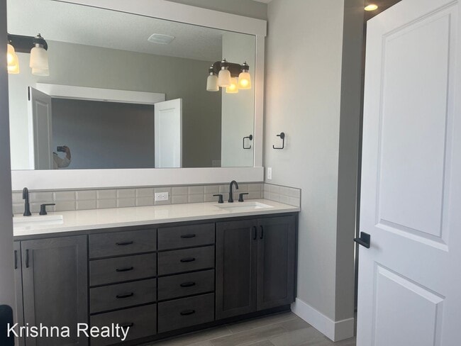 Building Photo - 5 br, 4 bath House - 11958 NW Sadie St,