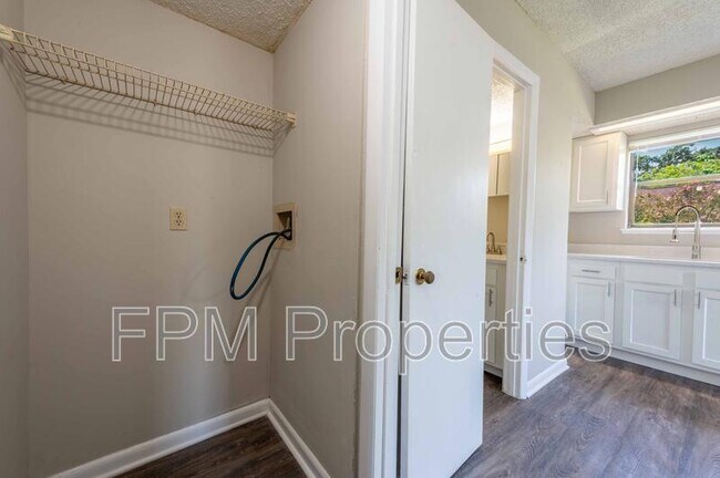 Building Photo - 890 Hibiscus St
