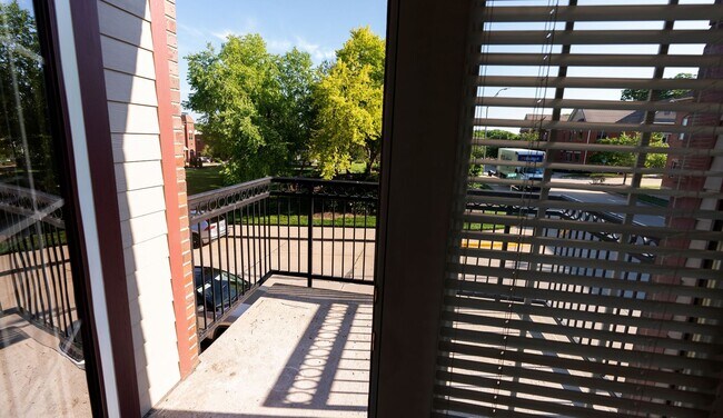 Building Photo - 1BR/1BA, Cherry Hill, Upscale Loft with Balcony!