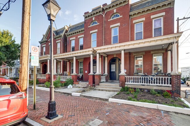 Building Photo - 800 W Clay St