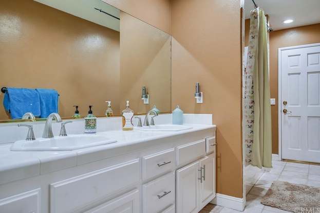 Building Photo - 7380 Live Oak Dr