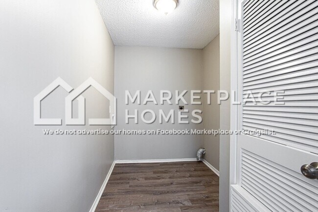 Building Photo - 3824 Cannon Dr