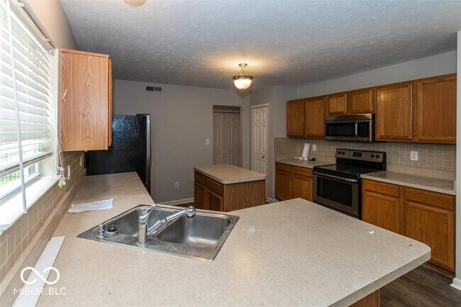 Building Photo - 10686 Trailwood Dr