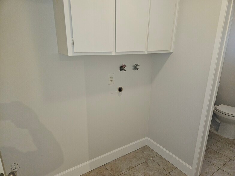 Building Photo - 1906 Rockefeller Ln