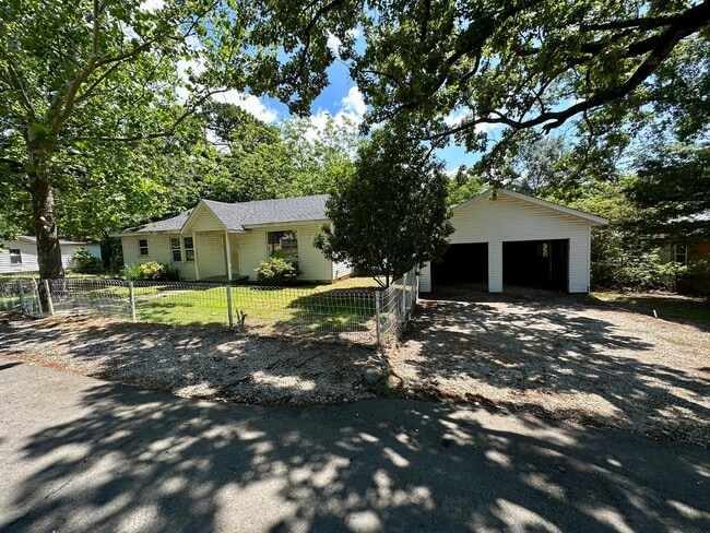 Building Photo - 312 Cooper St