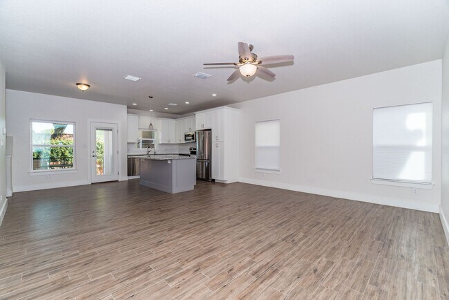 Building Photo - BEAUTIFUL PALLATIUM VILLAS 2-BEDROOM