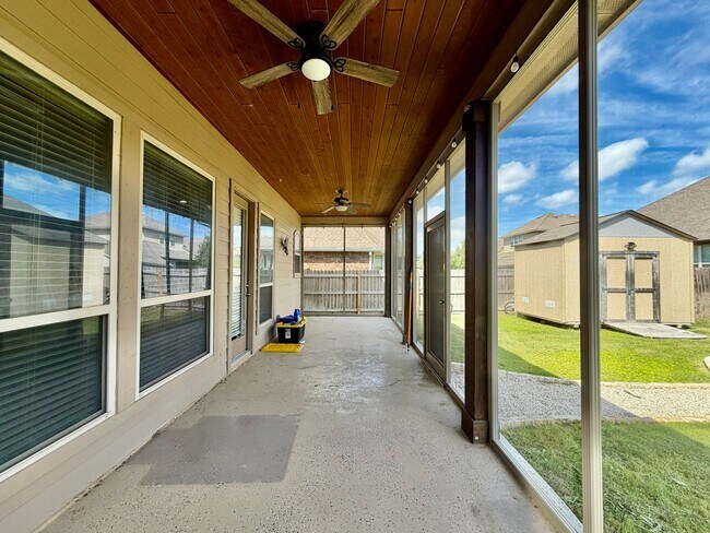 Building Photo - Welcome home to 621 Cavan!