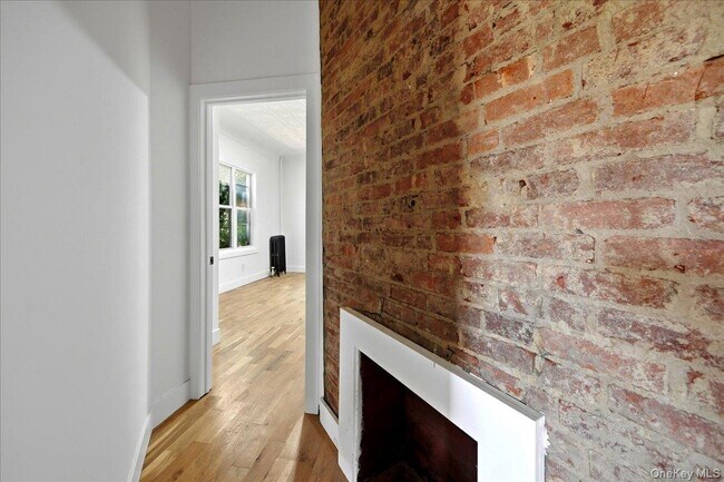 Building Photo - 301 Warburton Ave