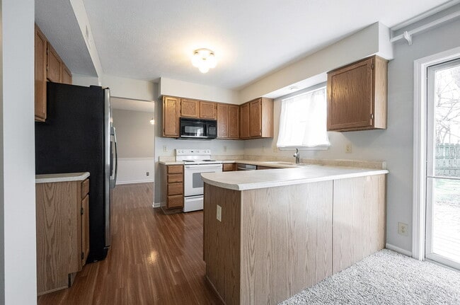 Building Photo - "Spacious 4-Bedroom Retreat with 2.5 Baths...
