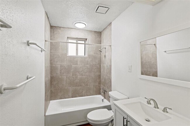 Building Photo - 11414 Montverde Ln