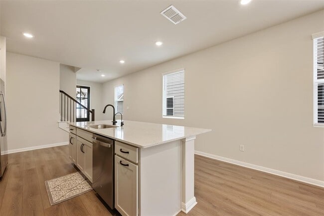 Building Photo - 283 Ranier Wy