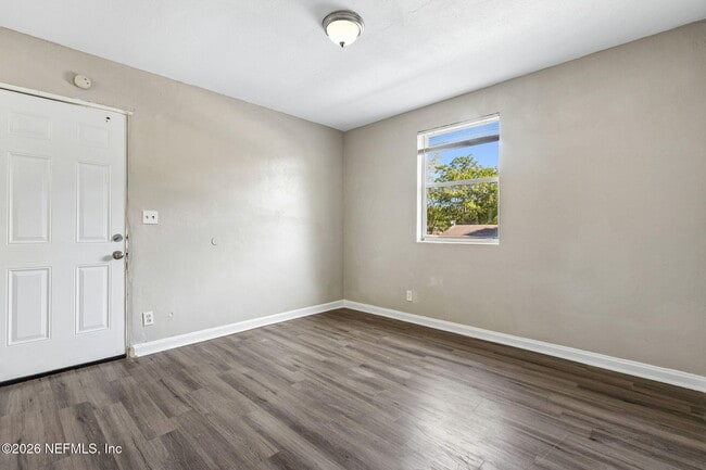 Building Photo - 1104 W 29th St