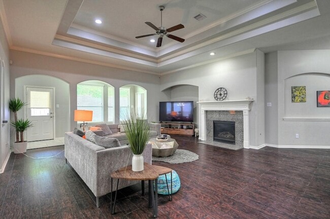 Building Photo - 7810 Oak Moss Dr