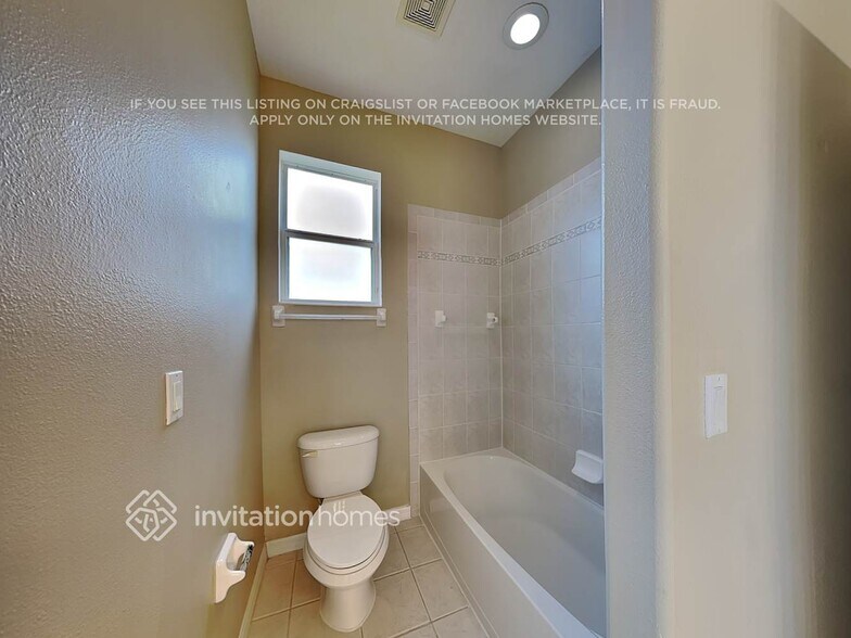 Building Photo - 3208 43rd Ave E