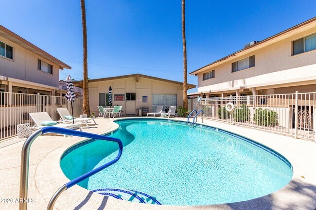 Building Photo - 4848 N Woodmere Fairway