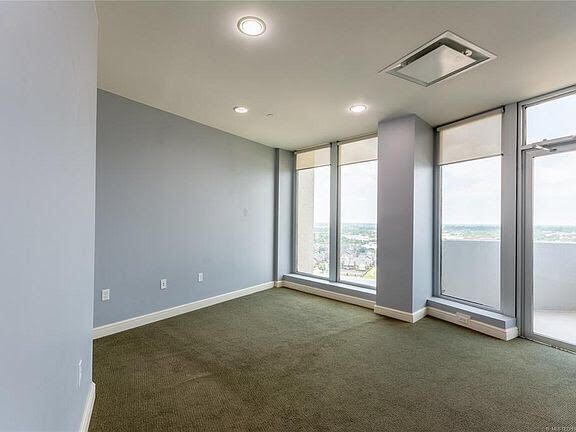 Building Photo - 5900 Mosteller Dr