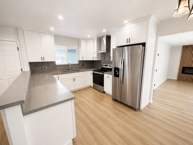 Building Photo - 888 Leith Ave