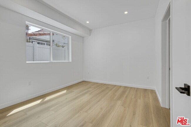 Building Photo - 10826 Hesby St