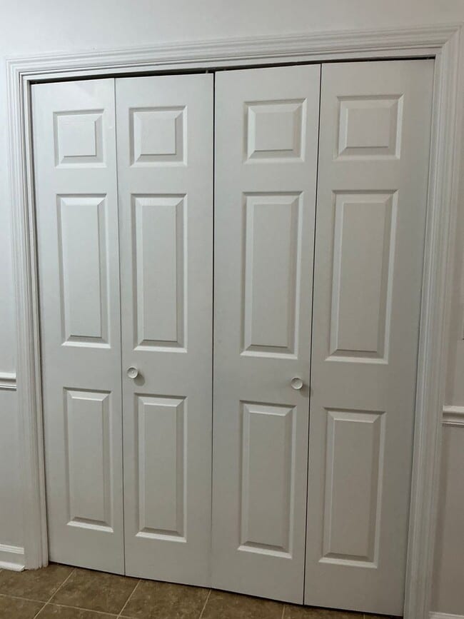 Building Photo - 2/2