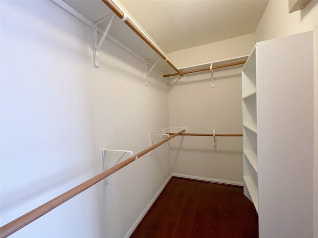 Building Photo - 2126 Winding Hollow Dr