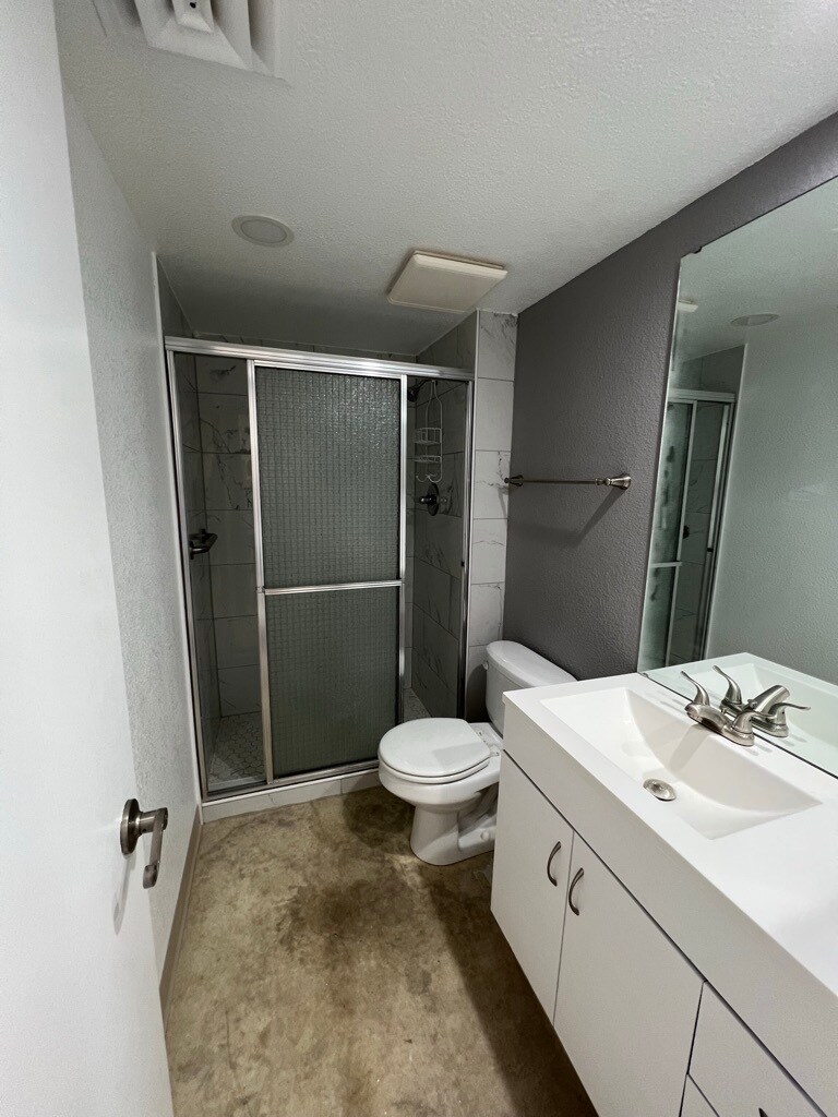 2nd bathroom - 2227 Canyon Blvd