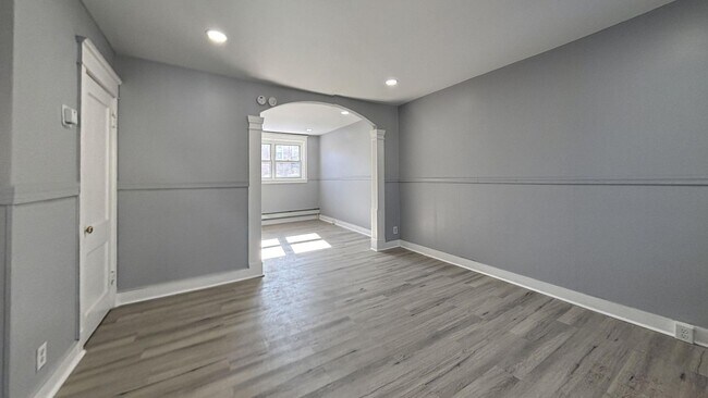 Building Photo - 7050 Clinton Rd