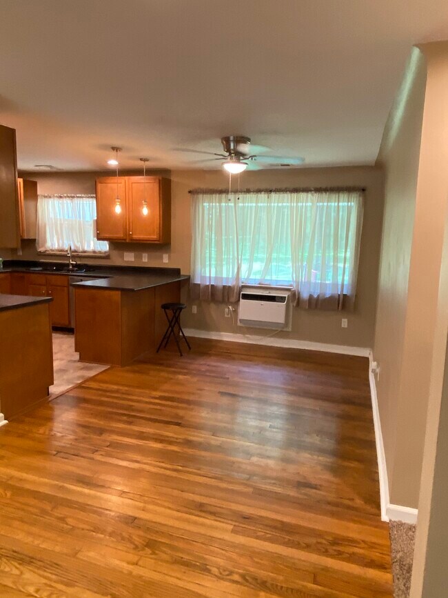 Building Photo - 5166 Sugar Camp Rd