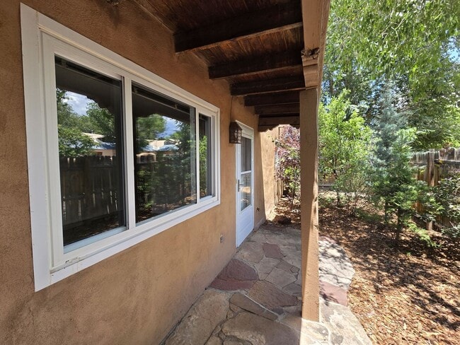 Building Photo - 140A Candelario St