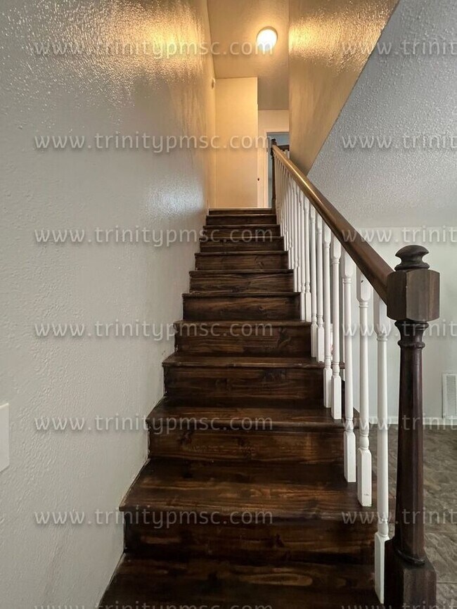 Building Photo - Gorgeous, upgraded and refurbished townhome across from Erskine College!