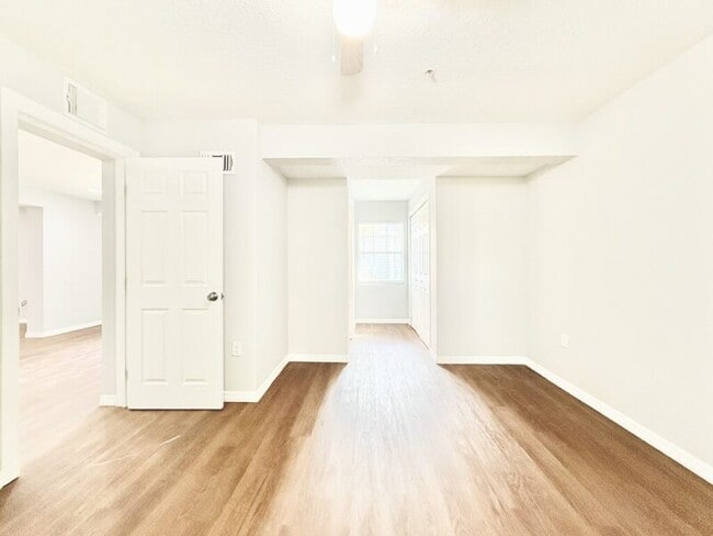 Building Photo - 425 F St