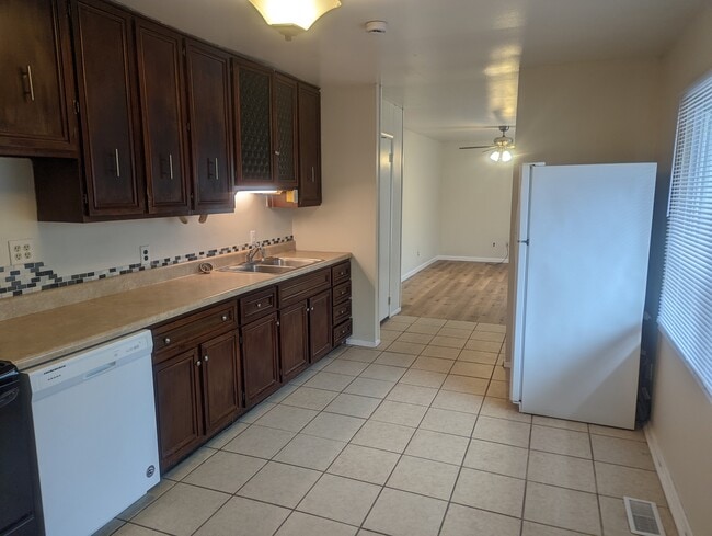 Building Photo - 3312 York Dr