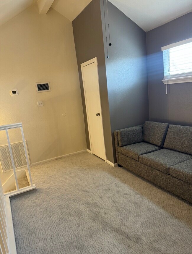 Building Photo - 3130 Walnut Bend Ln