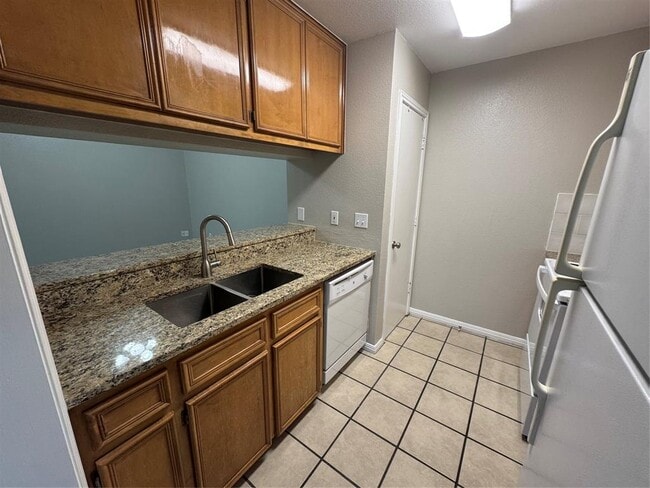 Building Photo - 2914 Whisper Oaks Ln