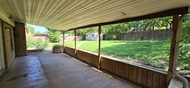 Building Photo - 1109 Shine Ln