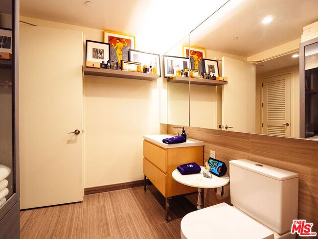 Building Photo - 877 Francisco St