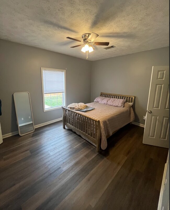 Building Photo - Convenient Starkville Home with 2-Car Garage