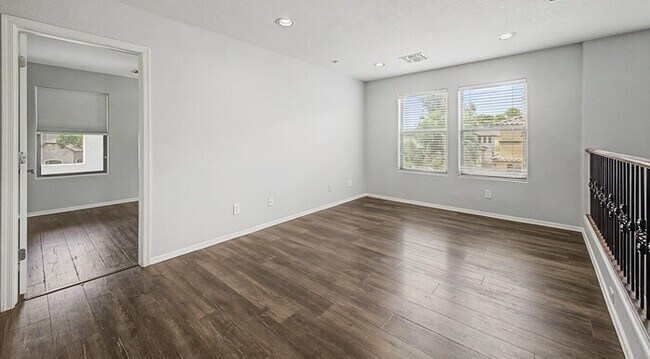 Building Photo - 17593 N 185th Dr