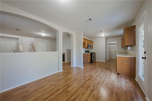 Building Photo - 2905 Rainy River Dr