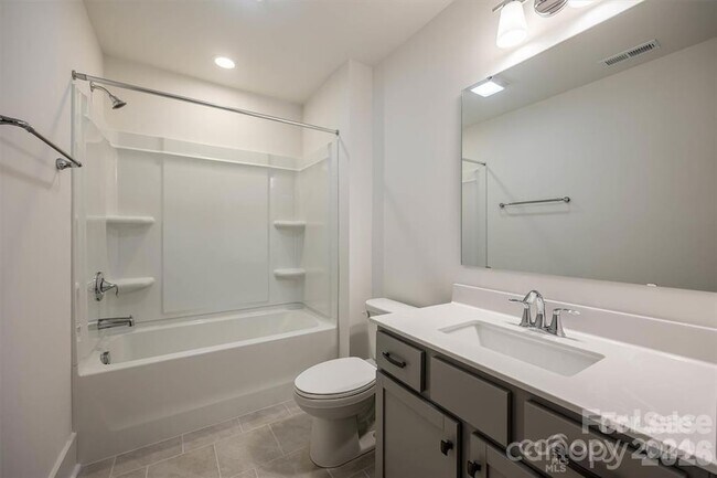 Building Photo - 1241 Eastway Dr