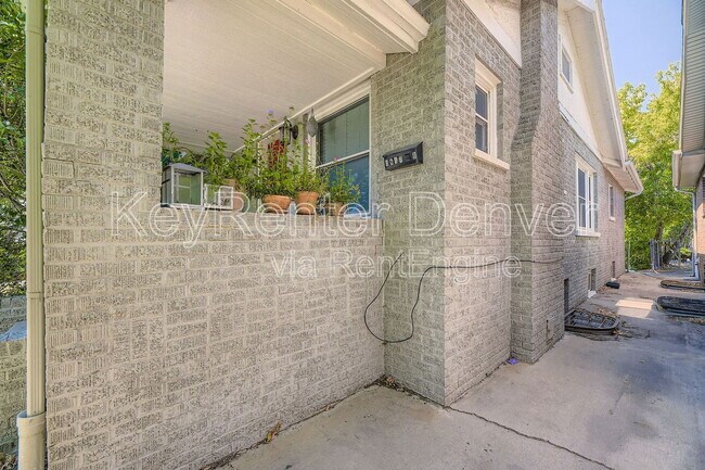 Building Photo - 2517 S Broadway