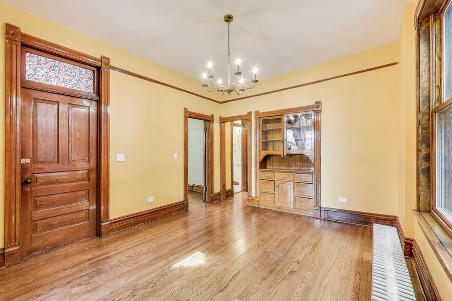 Building Photo - 3351 S Union Ave