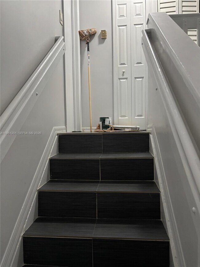 Building Photo - 2907 SE 15th Terrace