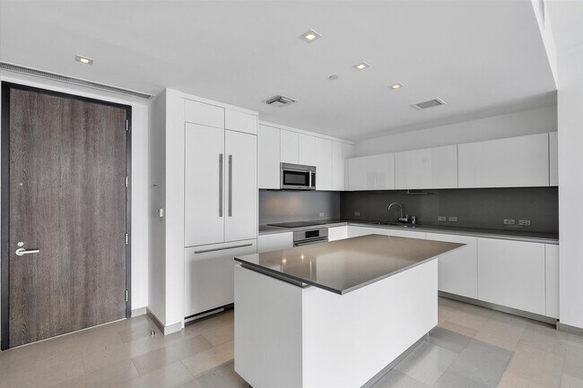 Building Photo - 88 SW 7th St