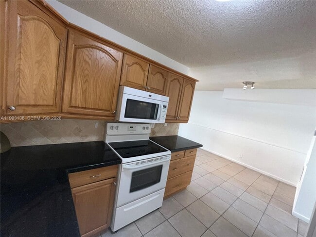 Building Photo - 1100 SE 4th Ave