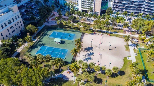 Building Photo - 1750 N Bayshore Dr