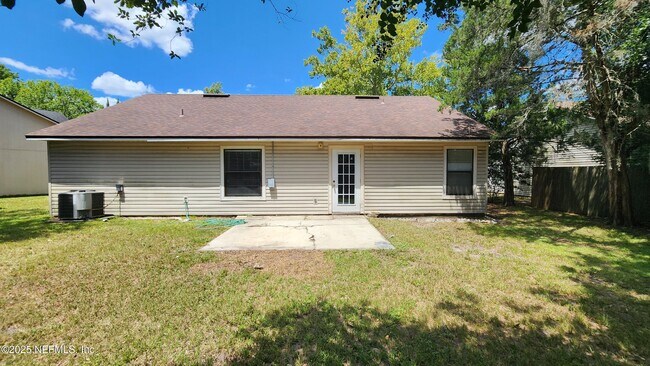 Building Photo - 8800 Mountain Lake Dr S